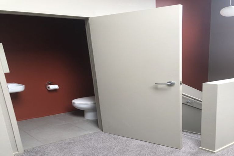 Photo of property in 16/2 Onslow Road, Khandallah, Wellington, 6035