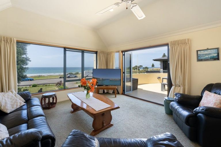 Photo of property in 190 Marine Parade, Mount Maunganui, 3116