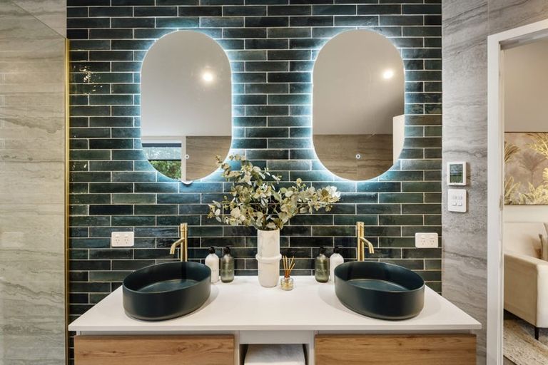 Photo of property in 5 Island Bay Road, Beach Haven, Auckland, 0626