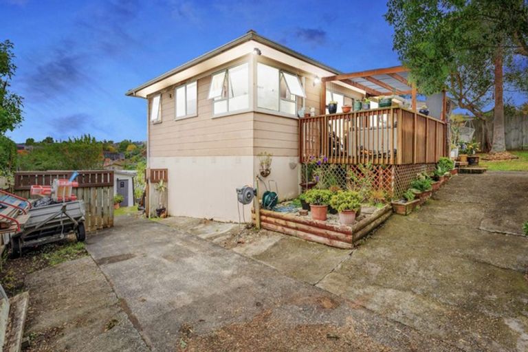Photo of property in 82 Reynella Drive, Massey, Auckland, 0614