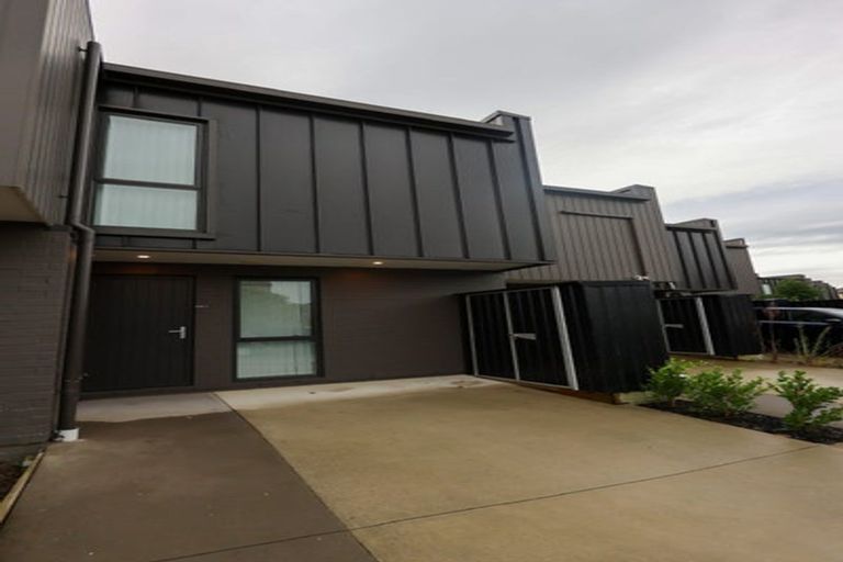 Photo of property in 642b Massey Road, Mangere, Auckland, 2022