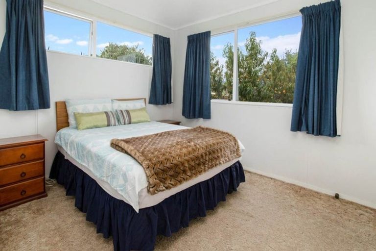 Photo of property in 25 Etherton Drive, Weymouth, Auckland, 2103