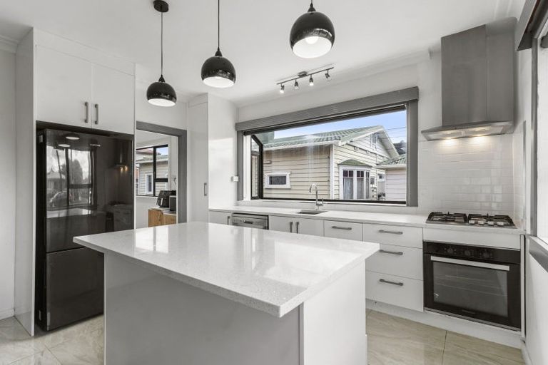 Photo of property in 12 Panorama Road, Mount Wellington, Auckland, 1060