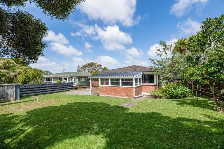 Photo of property in 40 Divich Avenue, Te Atatu South, Auckland, 0610