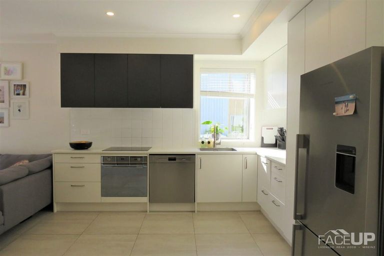 Photo of property in 4/2 Warrant Officer Lane, Hobsonville, Auckland, 0616