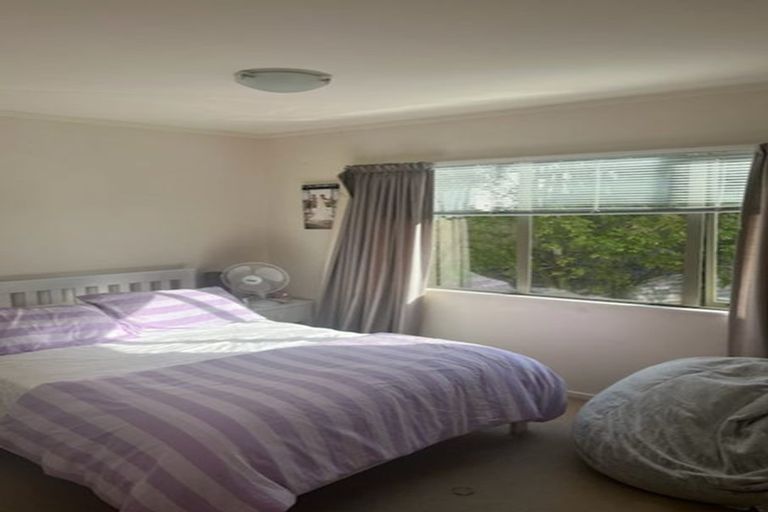 Photo of property in The Haven, 9/120 Beach Haven Road, Beach Haven, Auckland, 0626