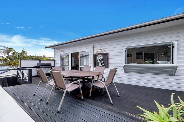 Photo of property in 61 Stratford Drive, Cable Bay, 0420