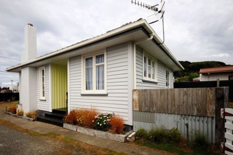 Photo of property in 246f Marine Parade, Bluff, 9814