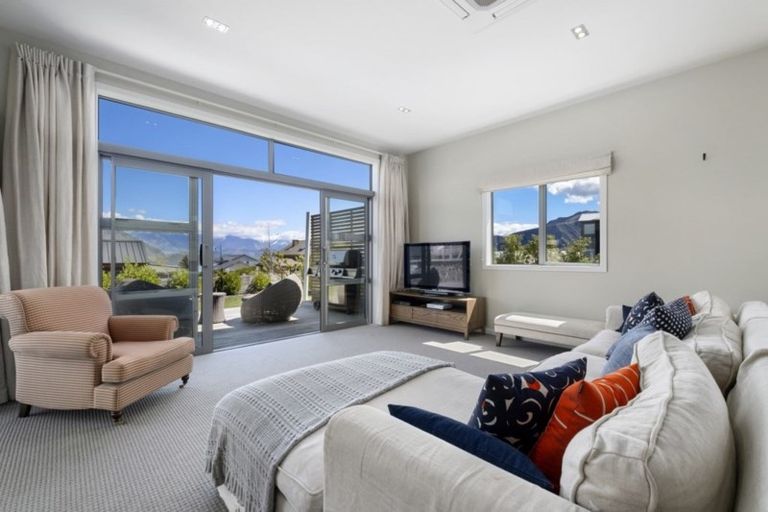 Photo of property in 11 Urquhart Place, Wanaka, 9305
