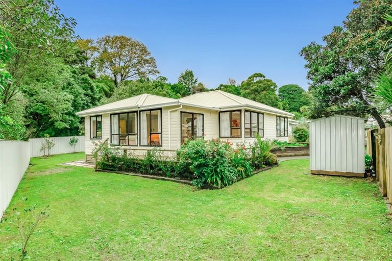 Photo of property in 48 Hookway Grove, Paraparaumu, 5032