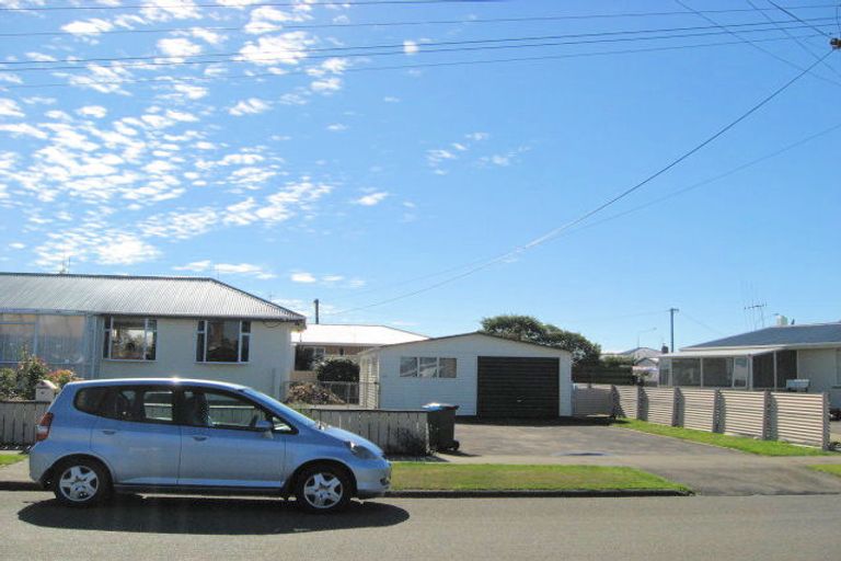 Photo of property in 2 Balmoral Street, Oamaru North, Oamaru, 9400
