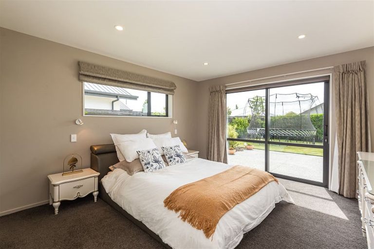 Photo of property in 17 Gosling Crescent, Halswell, Christchurch, 8025