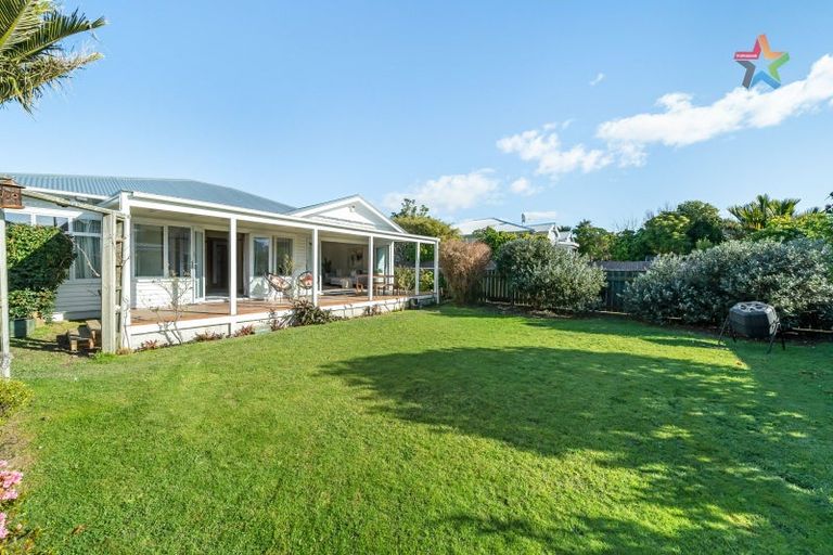 Photo of property in 11 Wai-iti Crescent, Woburn, Lower Hutt, 5010