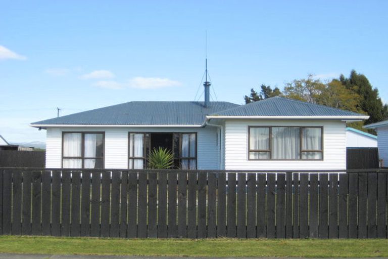 Photo of property in 28 Rimu Street, Edgecumbe, 3120