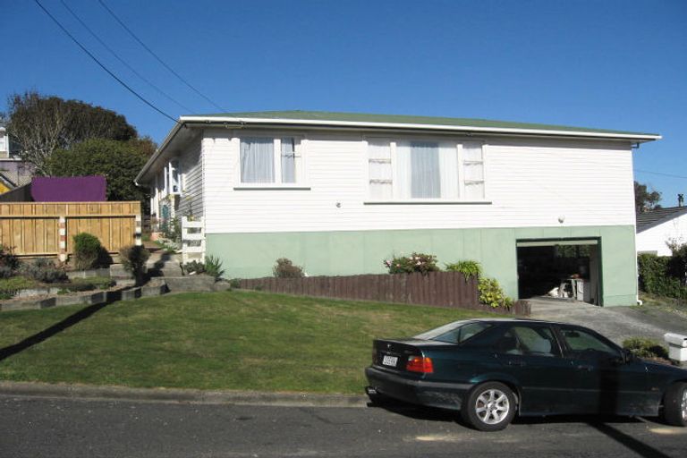 Photo of property in 3 Castle Crescent, Stokes Valley, Lower Hutt, 5019