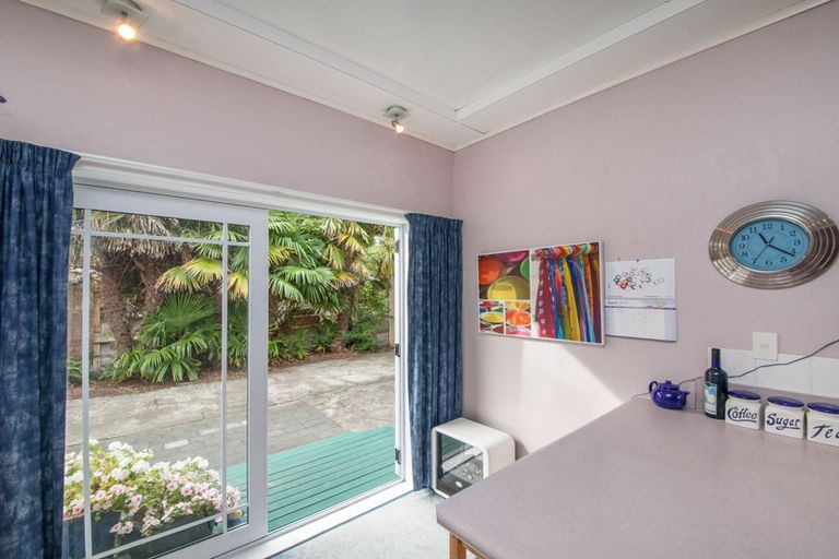 Photo of property in 550 Featherston Street, Roslyn, Palmerston North, 4414