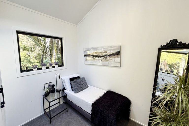 Photo of property in 1/9a Wyvern Place, Glenfield, Auckland, 0629
