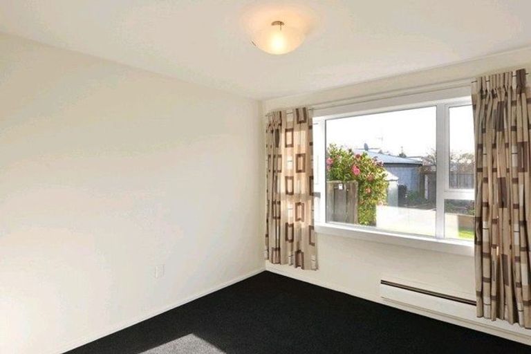 Photo of property in 51 Grahams Road, Ilam, Christchurch, 8041