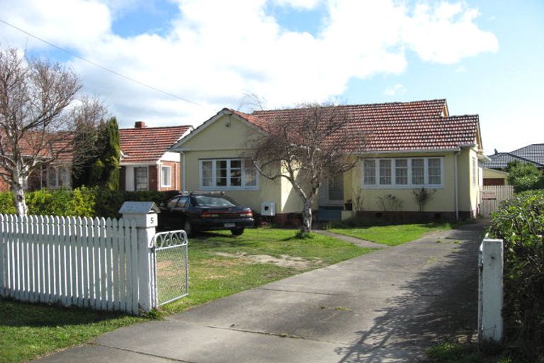 Photo of property in 5 Bell Road, Waiwhetu, Lower Hutt, 5010