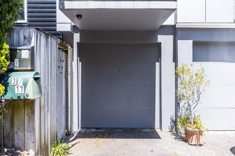 Photo of property in 2/17 Blackbridge Road, Wadestown, Wellington, 6012