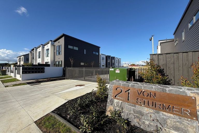 Photo of property in 26/21 Von Sturmer Street, Mangere East, Auckland, 2024
