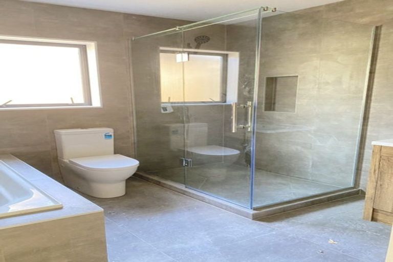 Photo of property in 50b Barbados Drive, Unsworth Heights, Auckland, 0632