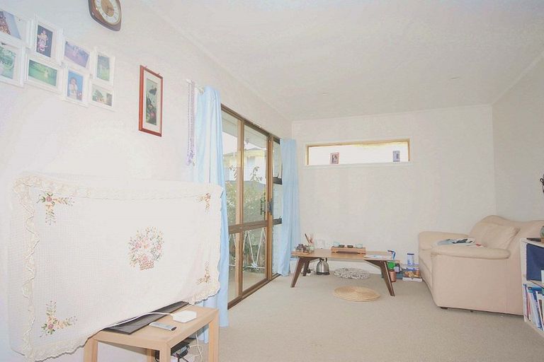 Photo of property in 2/28 Priestley Drive, Bucklands Beach, Auckland, 2014