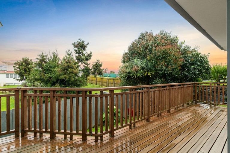 Photo of property in 20 Mcleod Road, Weymouth, Auckland, 2103