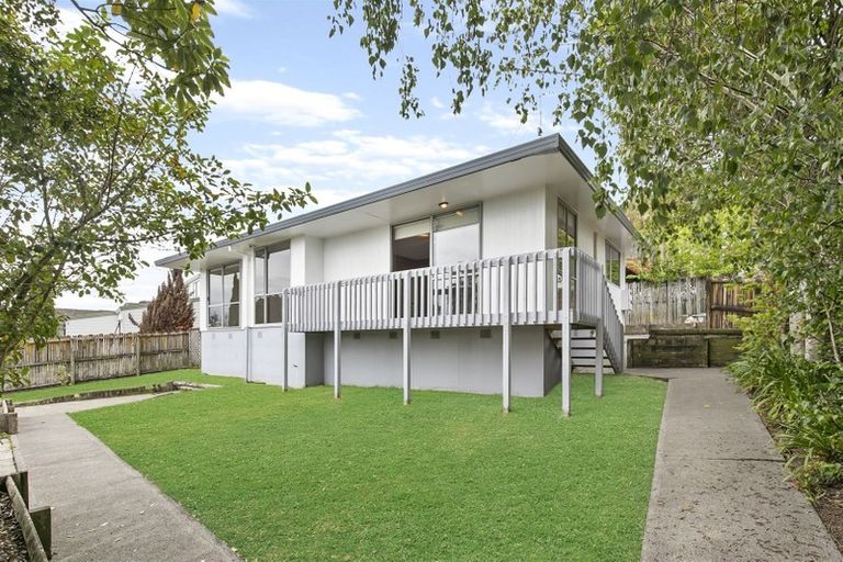 Photo of property in 1/30 Barbados Drive, Unsworth Heights, Auckland, 0632