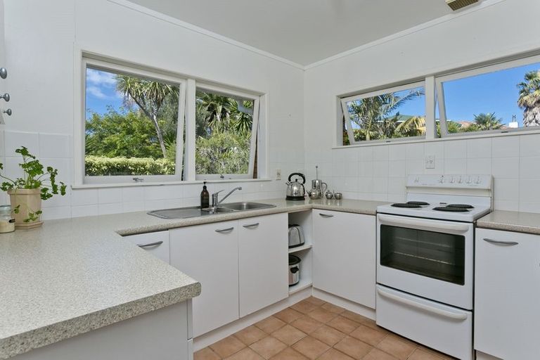 Photo of property in 2/43 Northumberland Avenue, Belmont, Auckland, 0622