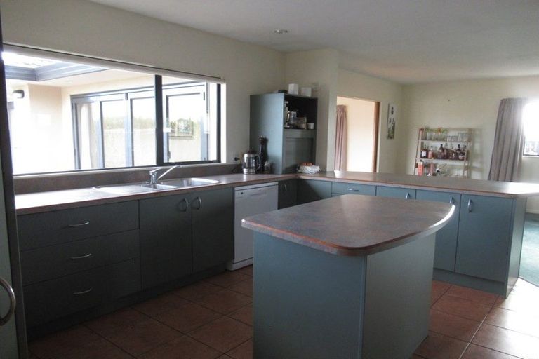 Photo of property in 37 Guildford Drive, Paraparaumu, 5032