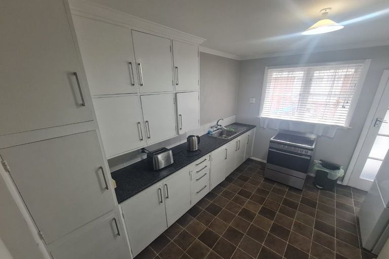 Photo of property in Totara Flats, 2/1007 Fergusson Drive, Clouston Park, Upper Hutt, 5018