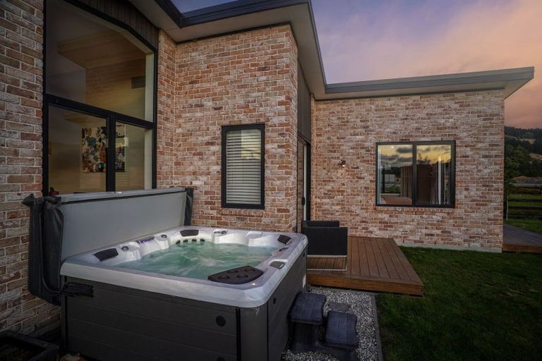 Photo of property in 8 Caro Lane, Cracroft, Christchurch, 8022