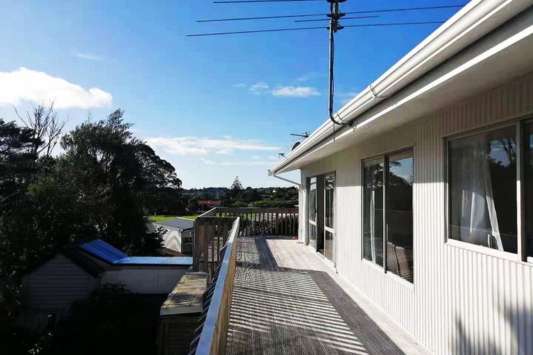 Photo of property in 31 Valley View Road, Glenfield, Auckland, 0629