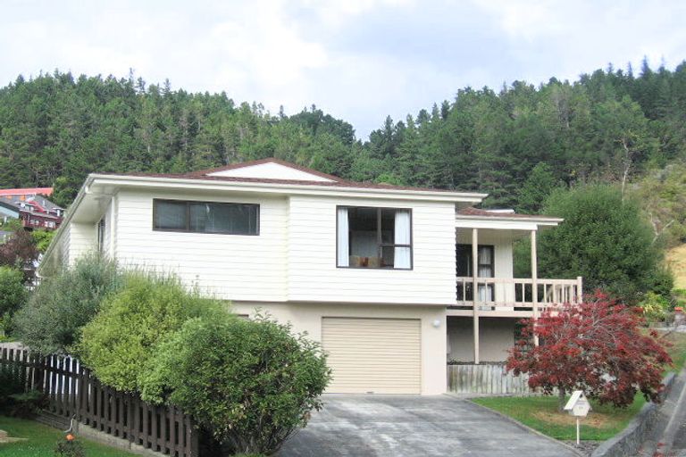 Photo of property in 13 Pioneer Grove, Silverstream, Upper Hutt, 5019