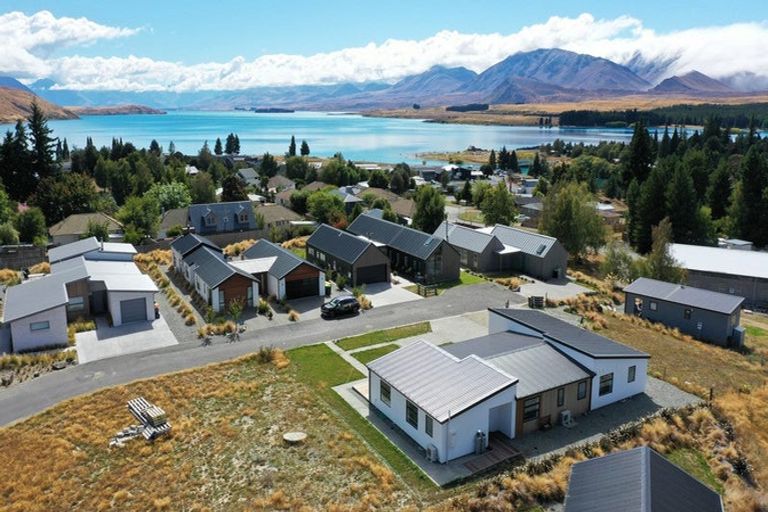 Photo of property in 22 Rodman Lane, Lake Tekapo, 7999