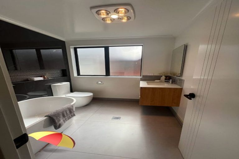 Photo of property in 2/1 Sundown Crescent, Melville, Hamilton, 3206