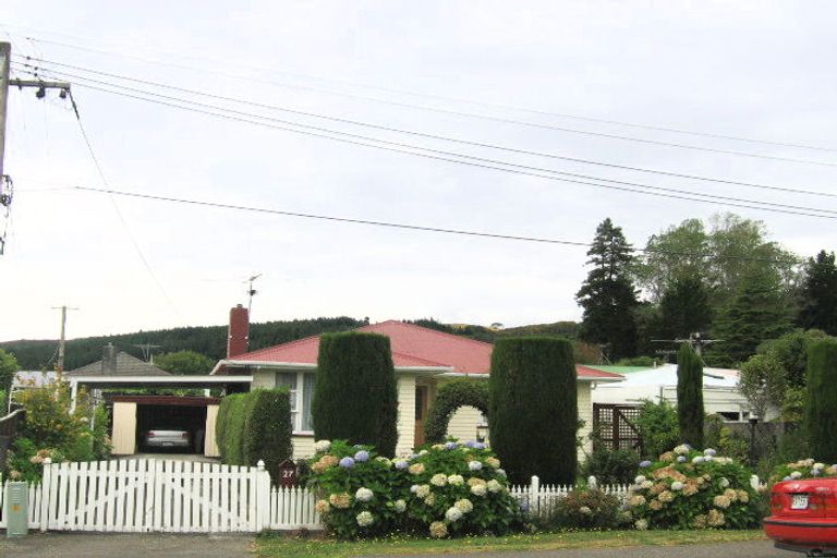 Photo of property in 27 Mangaroa Hill Road, Maoribank, Upper Hutt, 5018