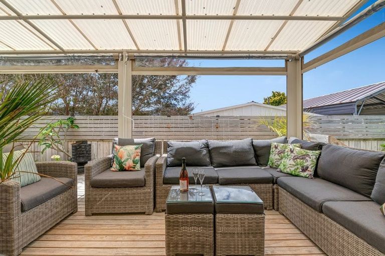 Photo of property in 8 Waitaha Close, Orewa, 0931