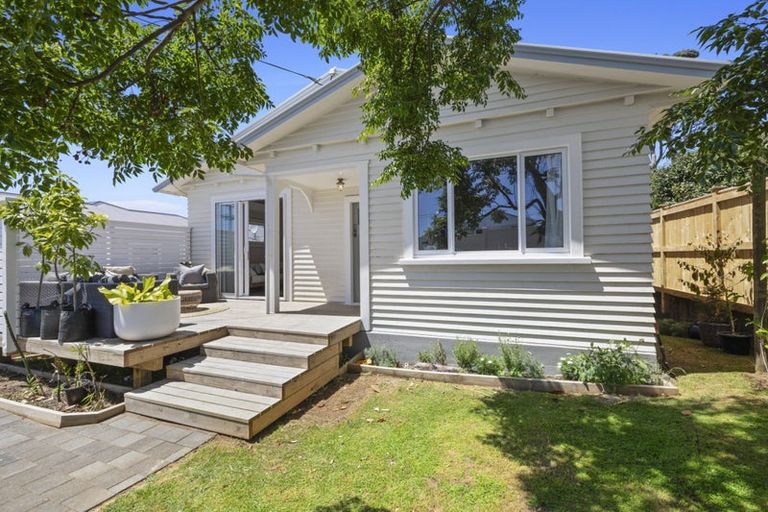 Photo of property in 22 Ngaio Street, Strandon, New Plymouth, 4312