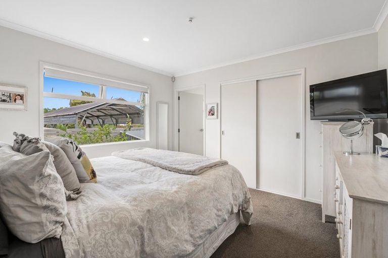 Photo of property in 8 Waitaha Close, Orewa, 0931