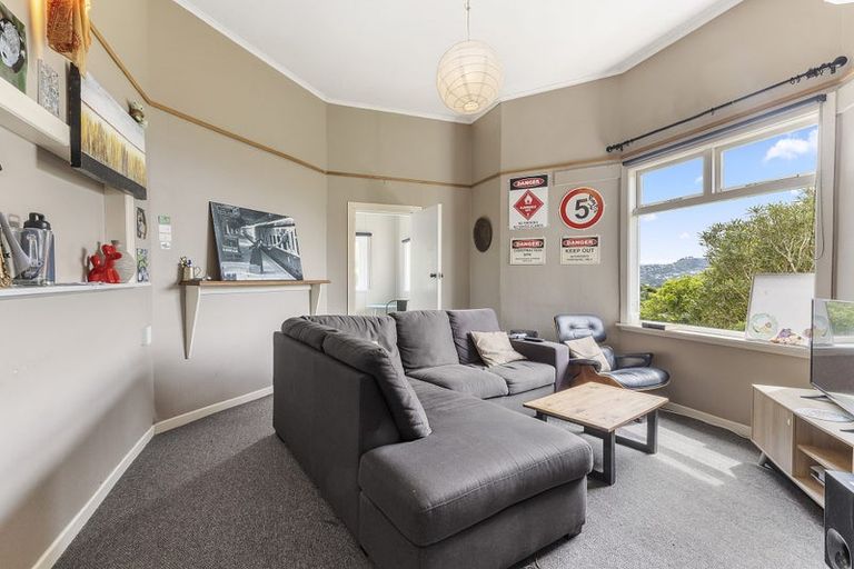 Photo of property in 30 Apuka Street, Brooklyn, Wellington, 6021