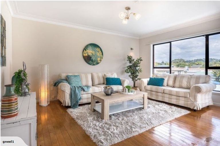 Photo of property in 12 Godley Road, Green Bay, Auckland, 0604