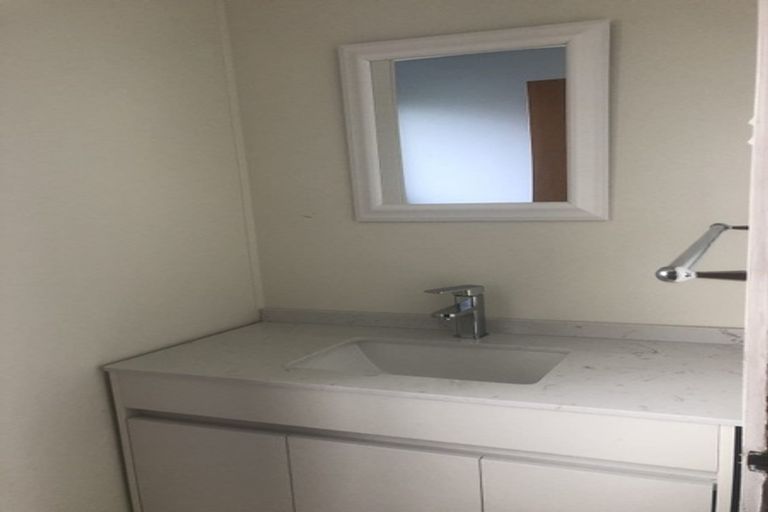 Photo of property in 18 Anich Road, Massey, Auckland, 0614