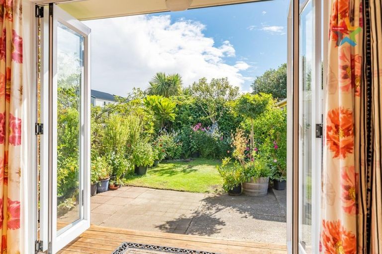 Photo of property in 4/204 Muritai Road, Eastbourne, Lower Hutt, 5013