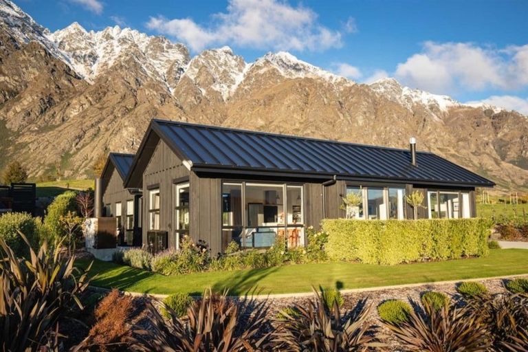 Photo of property in 25 Hackett Road, Jacks Point, Queenstown, 9371