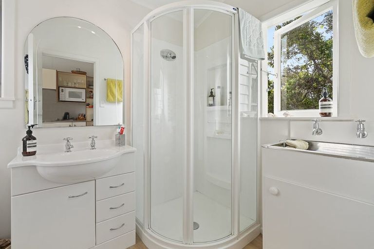 Photo of property in 847 Matapouri Road, Matapouri, Whangarei, 0173