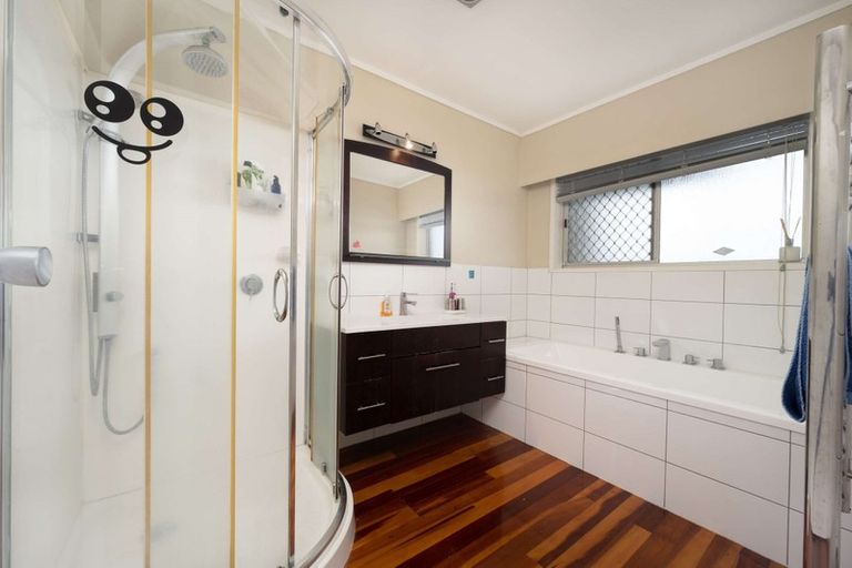 Photo of property in 19 Downsview Road, Pakuranga Heights, Auckland, 2010