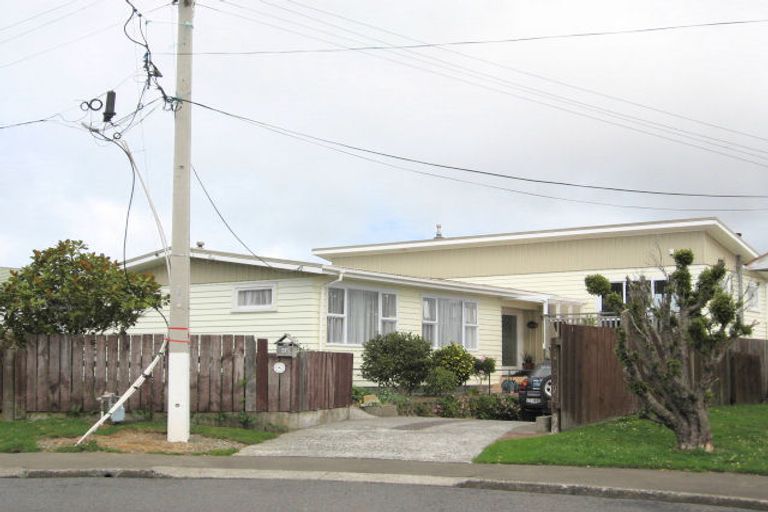 Photo of property in 42 Bancroft Terrace, Newlands, Wellington, 6037
