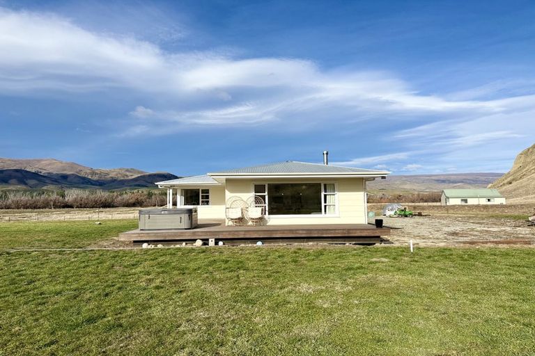 Photo of property in 1061 Ardgour Road, Tarras, Cromwell, 9383